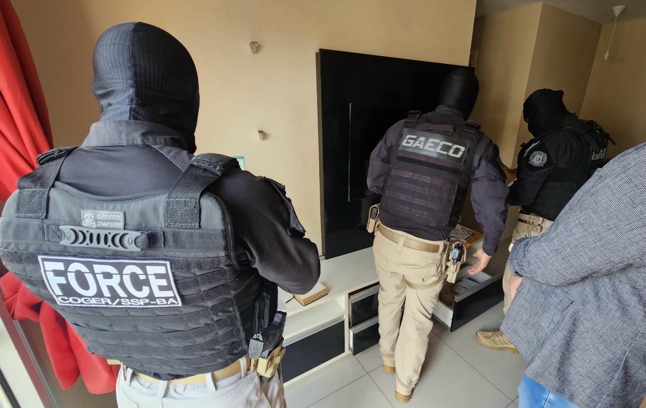 Policiais da Bahia durante operação realizada na região metropolitana de Salvador