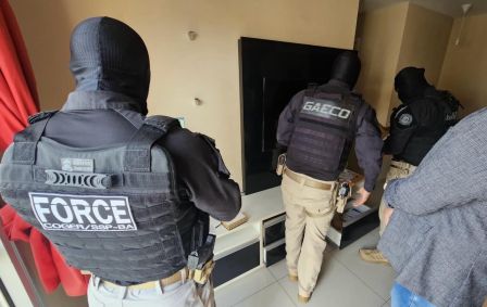 Policiais da Bahia durante operação realizada na região metropolitana de Salvador