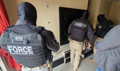 Policiais da Bahia durante operação realizada na região metropolitana de Salvador