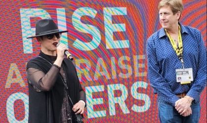 Maria Paula lança livro no SXSW e entrevista presidente do evento