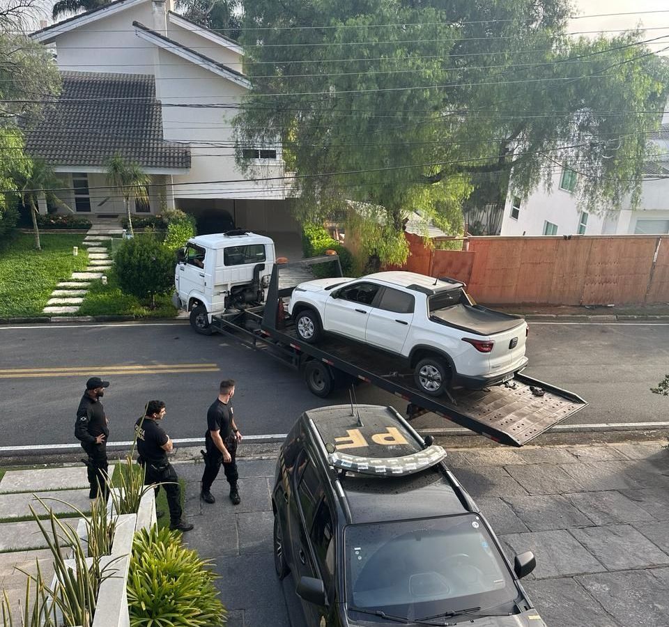 PF sequestra mansão e apreende carros de luxo em operação contra fraude de  alvará | CNN Brasil