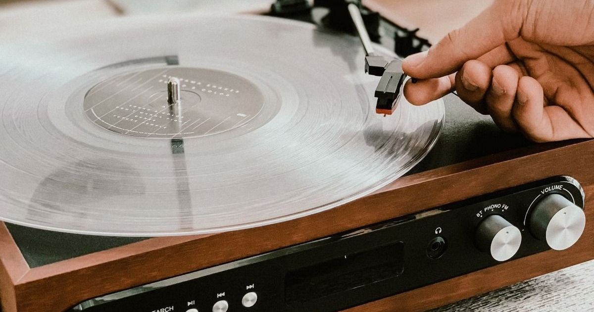 Dia Internacional do Vinil: Discos raros podem custar mais de R$10 mil