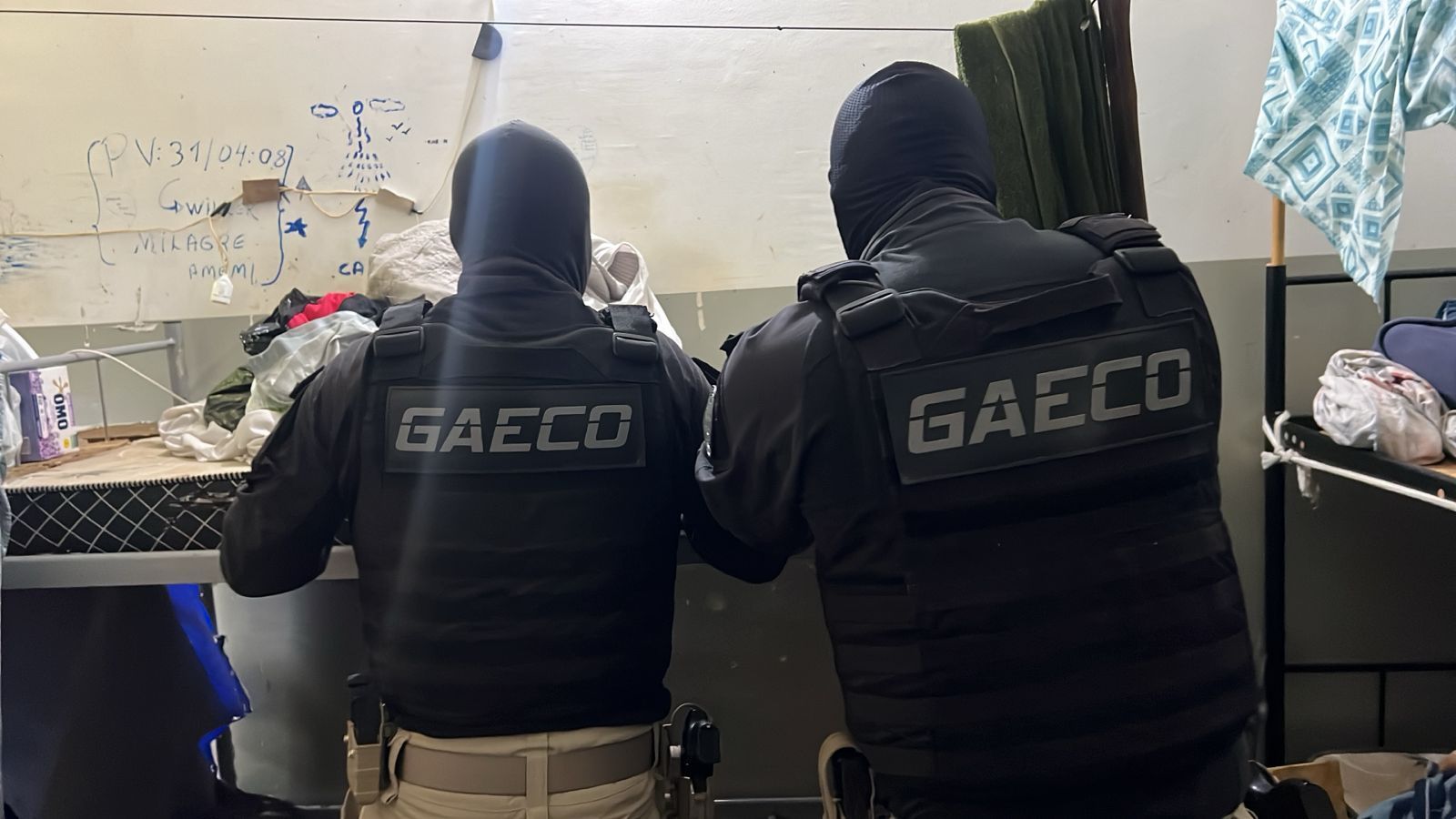 Agentes do Gaeco fazem inspeção em batalhão após fuga de PM preso
