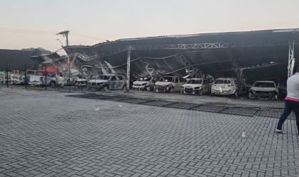 Vídeo: incêndio atinge loja de carros em Joinville e destrói 70 veículos