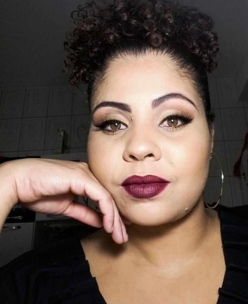 Silmara Mello da Silva é estudante de Biomedicina e exercia a profissão sem registro / Reprodução/Redes Sociais