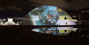 Em Brasília, o Museu Nacional da República, na Esplanada dos Ministérios, foi iluminado com vídeos da Polícia Federal. O evento teve participação de servidores.