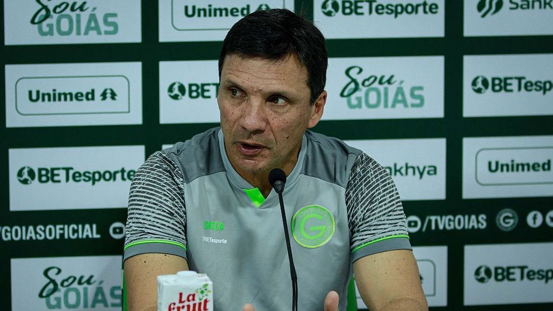 Zé Ricardo foi demitido nessa segunda-feira (25)