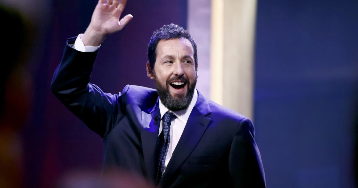 Adam Sandler virou ator para ser famoso: “Queria o que Eddie Murphy tinha”