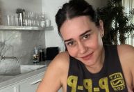 Alessandra Negrini aparece com o filho após desabafo: "Gente chata"