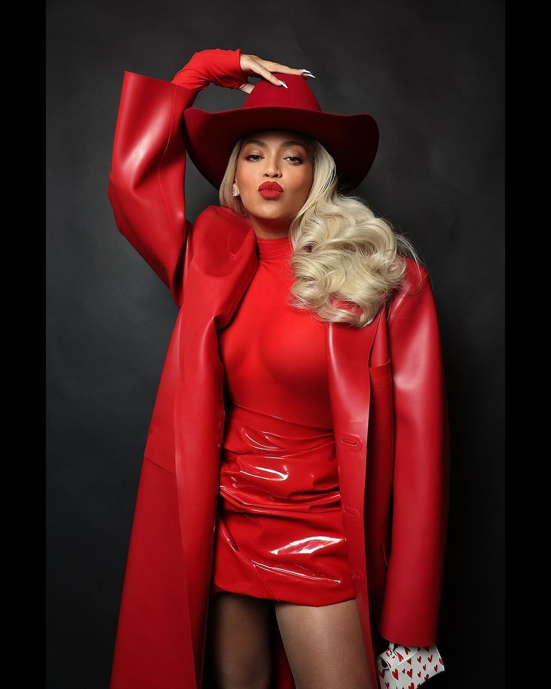Look monocromático de Beyoncé / Reprodução/Beyoncé/Instagram
