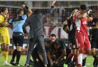Estudiantes x Boca Juniors é suspenso após convulsão de jogador; cenas são fortes