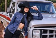 Ana Castela, Dennis e MC GW lançam novo single que homenageia pai da cantora