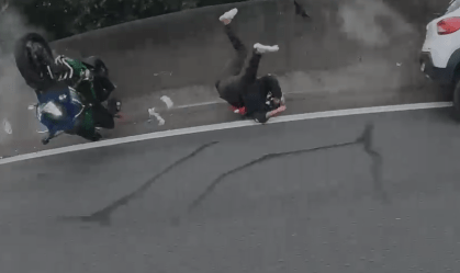 Vídeo: motorista bêbado atinge motociclista na Rodovia Anhanguera (SP)