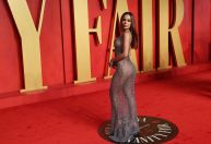Anitta escolhe look com transparência para festa pós-Oscar; veja