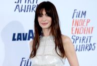 Anne Hathaway relembra aborto espontâneo em 2015: 