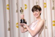 Anne Hathaway diz que perdeu papéis em Hollywood após vitória no Oscar; entenda