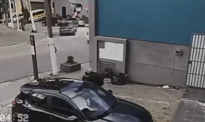 Pai de MC Gui sofre assalto à mão armada e tem carro roubado na Zona Leste de SP