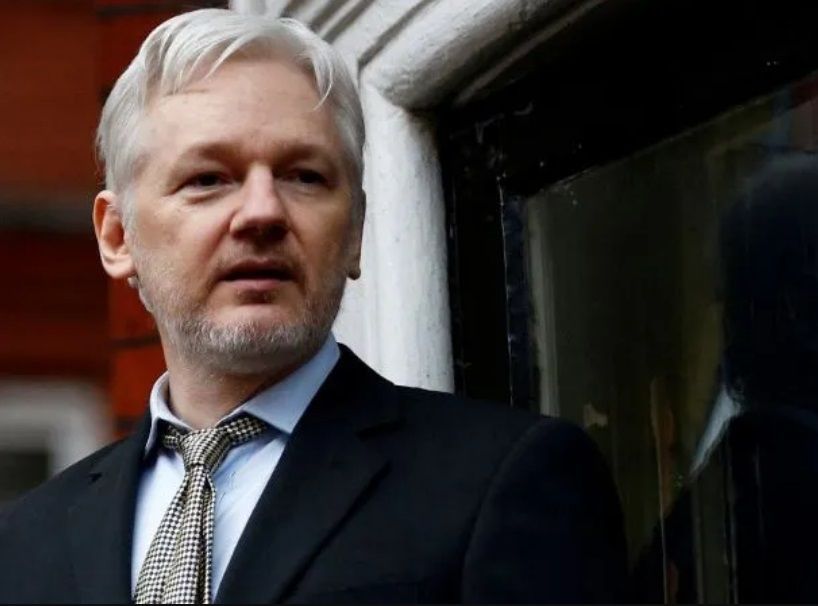 Julian Assange em Londres / Reuters