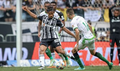 Atlético e América em campo no jogo de ida da Semifinal