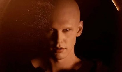 Austin Butler afirma ter improvisado cena de beijo em "Duna: Parte 2"