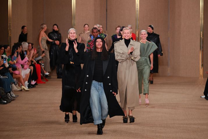 Desfile Balmain na Semana de Moda de Paris 2024 / Yanshan Zhang/Getty Images
