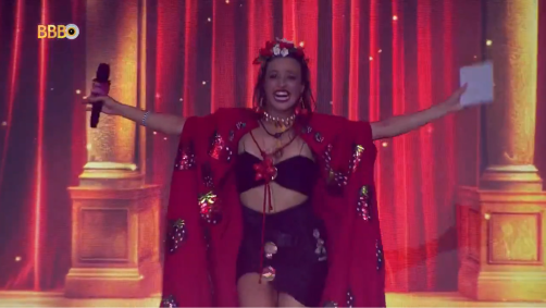 Beatriz cantou &quot;Rebelde&quot; e &quot;Sálvame&quot; do RBD na festa de quarta-feira (13)
