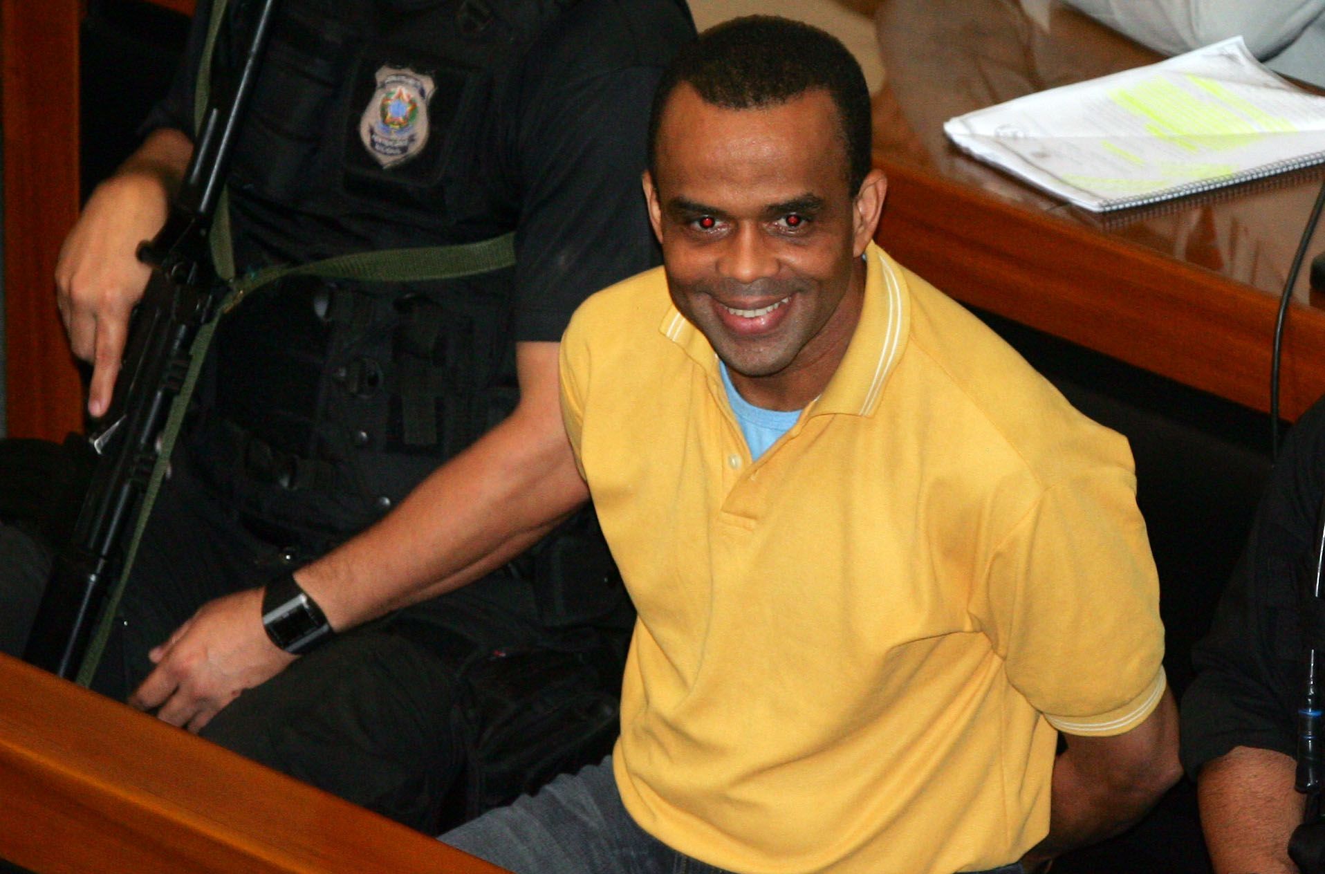 O traficante Luiz Fernando da Costa, o Fernandinho Beira-Mar, no terceiro Tribunal do Júri, no Tribunal de Justiça do Rio de Janeiro • Fábio Motta/Estadão Conteúdo - 15.set.2008