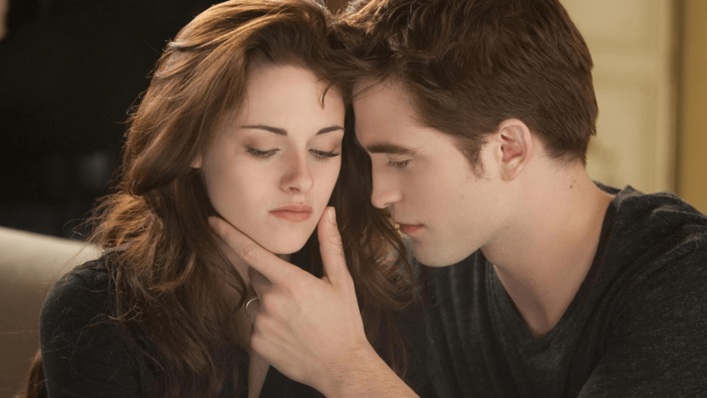 Robert Pattinson e Kristen Stewart em cena de Crepúsculo • Andrew Cooper – © 2011 Summit Entertainment