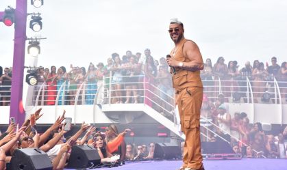 Belo se apresenta no Navio Numanice