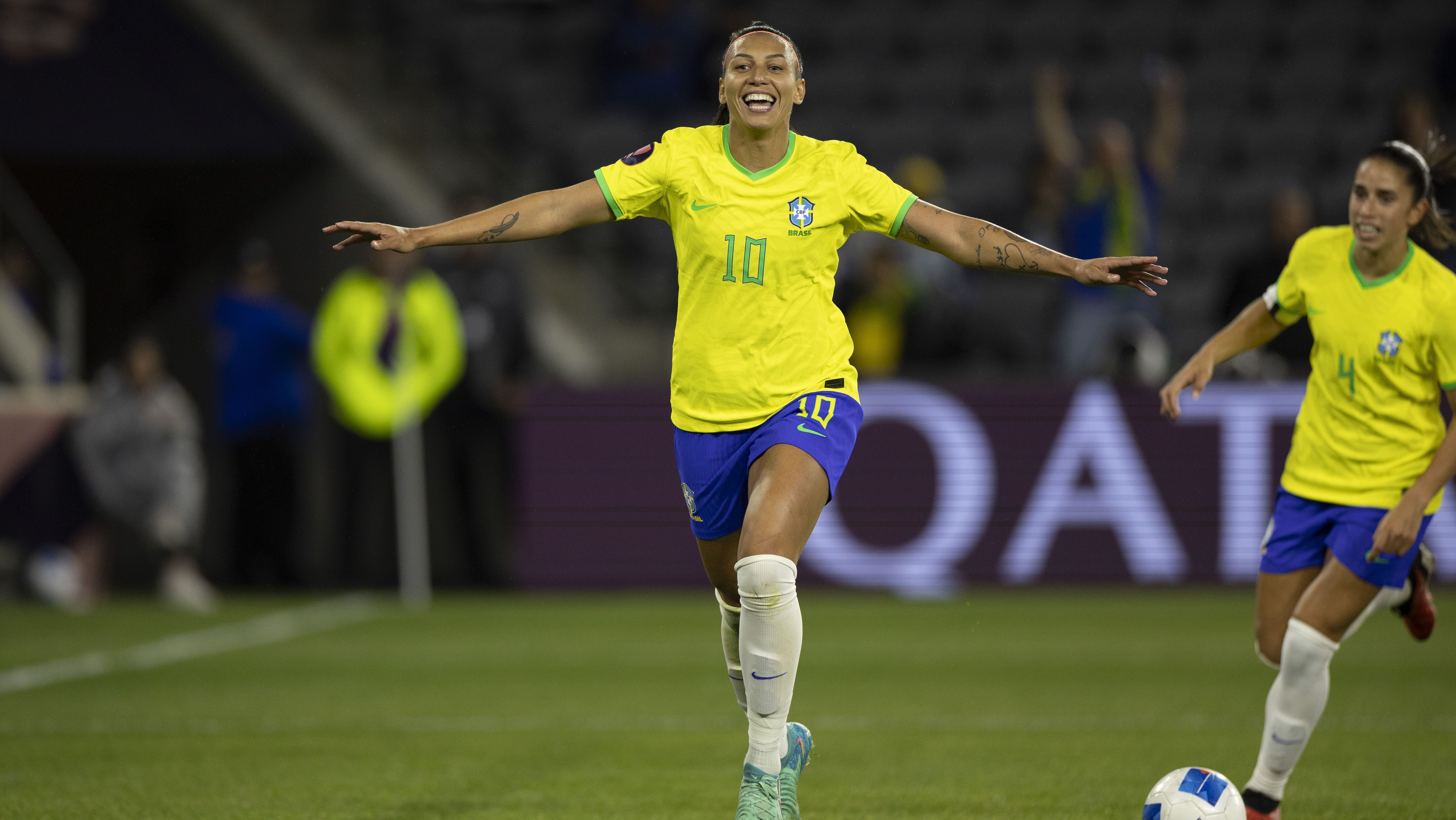 Bia Zaneratto comemora gol na vitória sobre a Argentina pela Copa Ouro