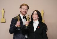 Finneas diz que só tem fãs por ser irmão de Billie Eilish; entenda