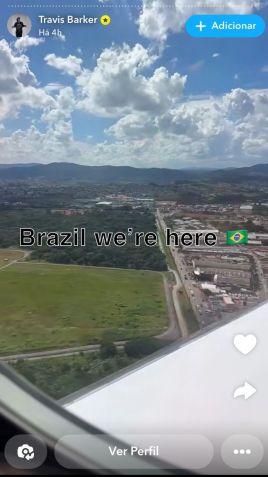 Travis Barker, baterista do Blink-182, confirma chegada da banda em São Paulo. / Reprodução/ Snapchat