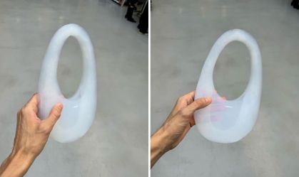 Conheça a bolsa "Air Swipe Bag", da Coperni