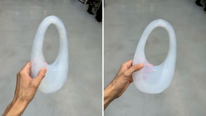 Conheça a bolsa "Air Swipe Bag", da Coperni