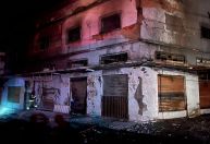 Caminhão despejou cerca de 16 mil litros de combustível em vila de casas que pegou fogo em MG