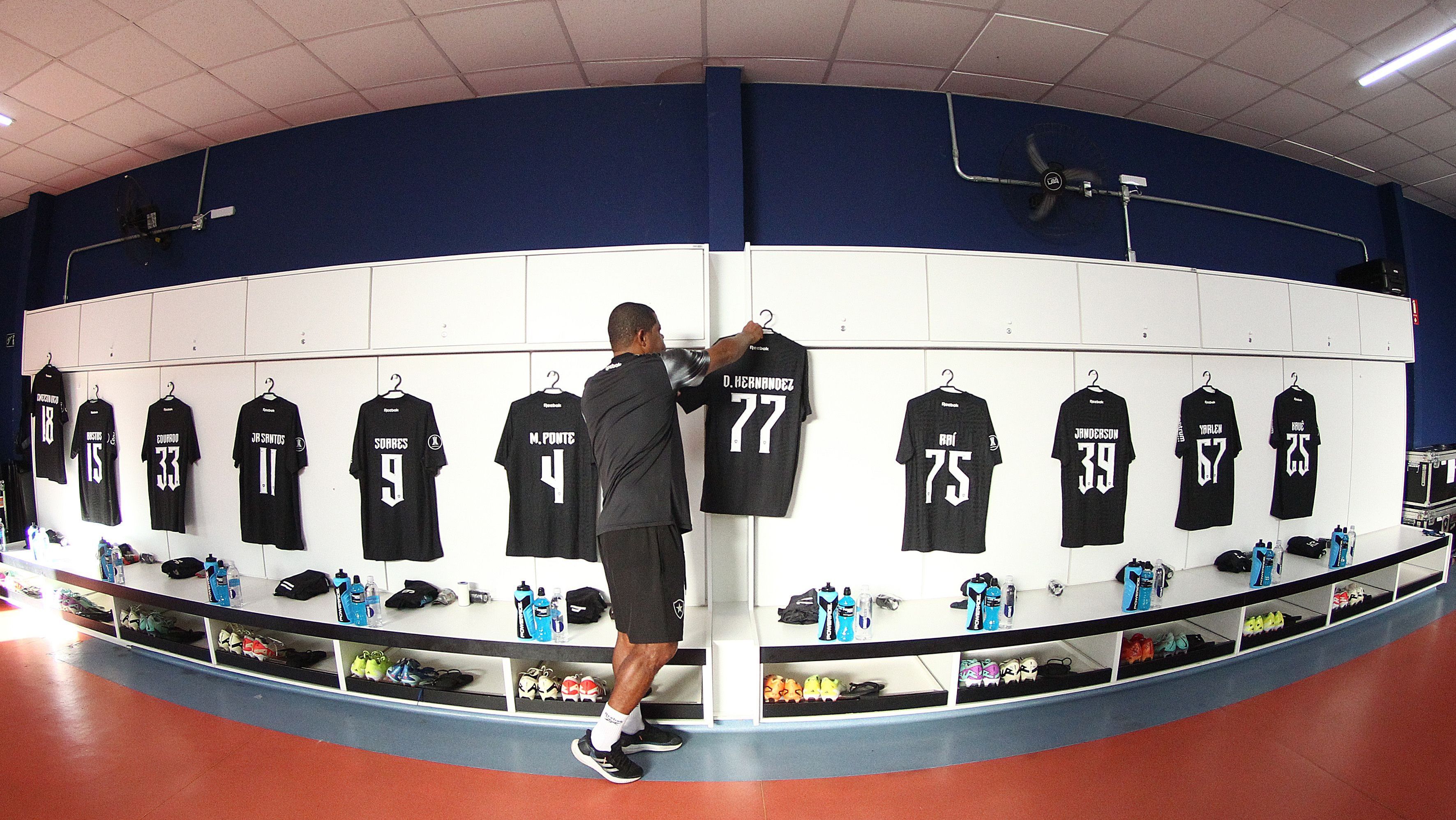 Vestiário do Nabi Abi Chedid, casa do Bragantino, pronto para receber o Botafogo pela Libertadores