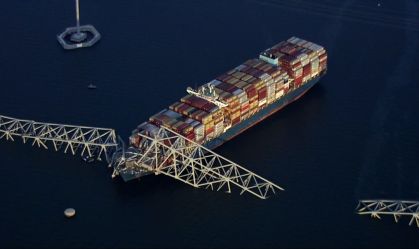 Entenda como autoridades planejam liberar canal após ponte desabar nos EUA