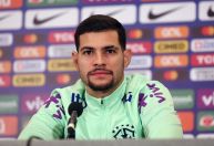 Bruno Guimarães destaca superioridade da Premier League em relação ao Brasileirão