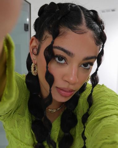 Jasmine Brown com Bubble braids / Reprodução/ Instagram