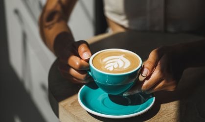 O que é overdose de cafeína e como evitar o problema