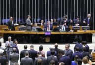 Câmara aprova isenção do Imposto de Renda para quem ganha até R$ 2.824