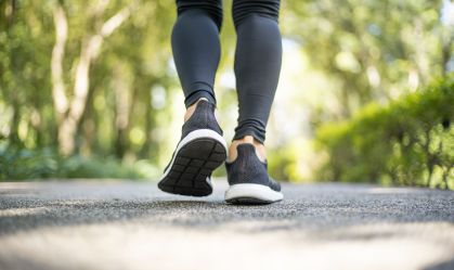 Caminhar 7 mil passos por dia reduz o risco de câncer, aponta estudo