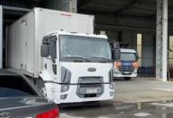 Caminhão que transportava garrafas para falsificar azeite é interceptado no RJ