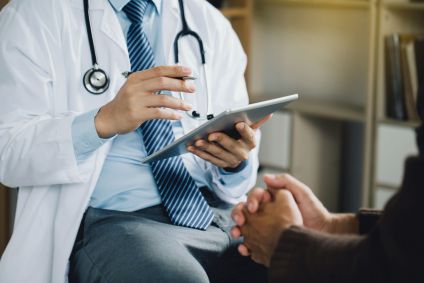 Homem em consulta médica