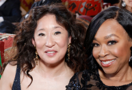 "Grey's Anatomy": Shonda Rhimes e Sandra Oh se reúnem na festa da Vanity Fair