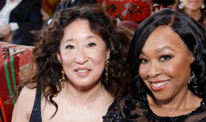 "Grey's Anatomy": Shonda Rhimes e Sandra Oh se reúnem na festa da Vanity Fair