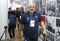 Diretor do São Paulo pede desculpas a Abel Ferreira por xingamento; veja vídeo