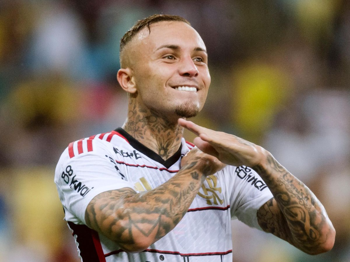 Atacante rejeita salário milionário do clube que o revelou e assina contrato curto com o Santos 1 Santos avança por empréstimo de Everton Cebolinha, do Flamengo | CNN Brasil