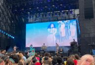 Cantora Céu cita prisão de suspeitos do caso Marielle no Lollapalooza