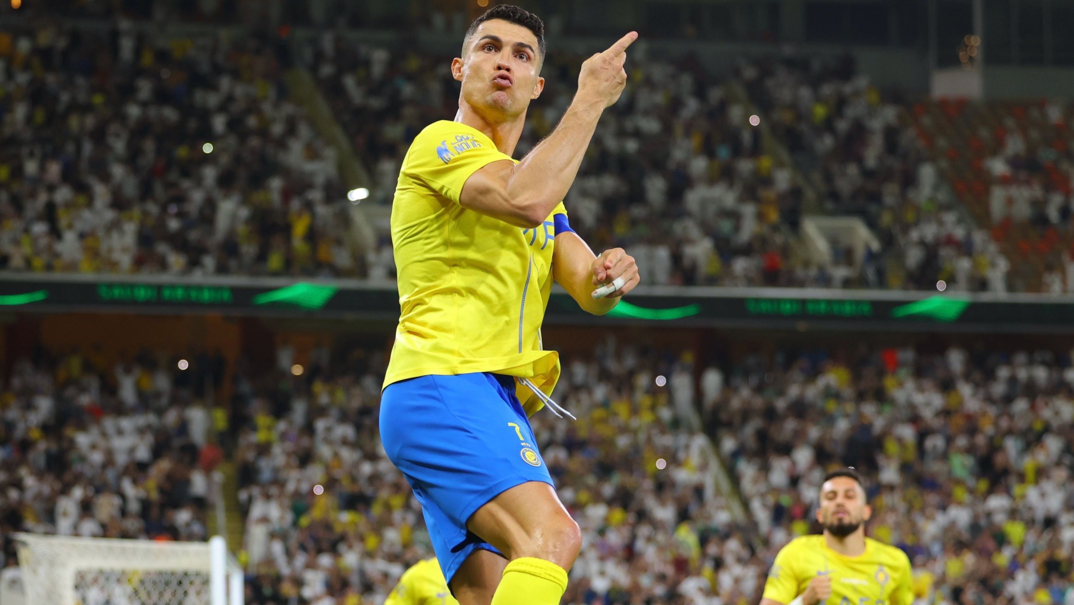 Cristiano Ronaldo comemora o 50º gol que marcou com a camisa do Al-Nassr